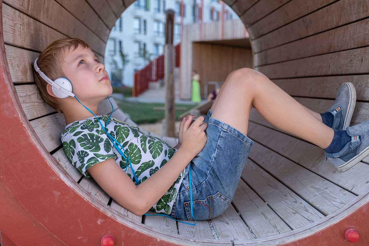 playing outdoors with ASD child who is playing outdoors with asd