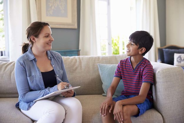 Autism Centers Near Me child meet with therapist at autism treatment center