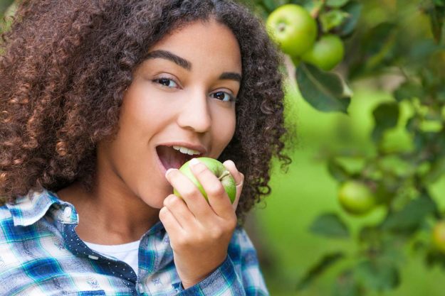 4 Benefits of Nutritional Therapy teen-eating-an-apple-as-part-of-nutritional-therapy